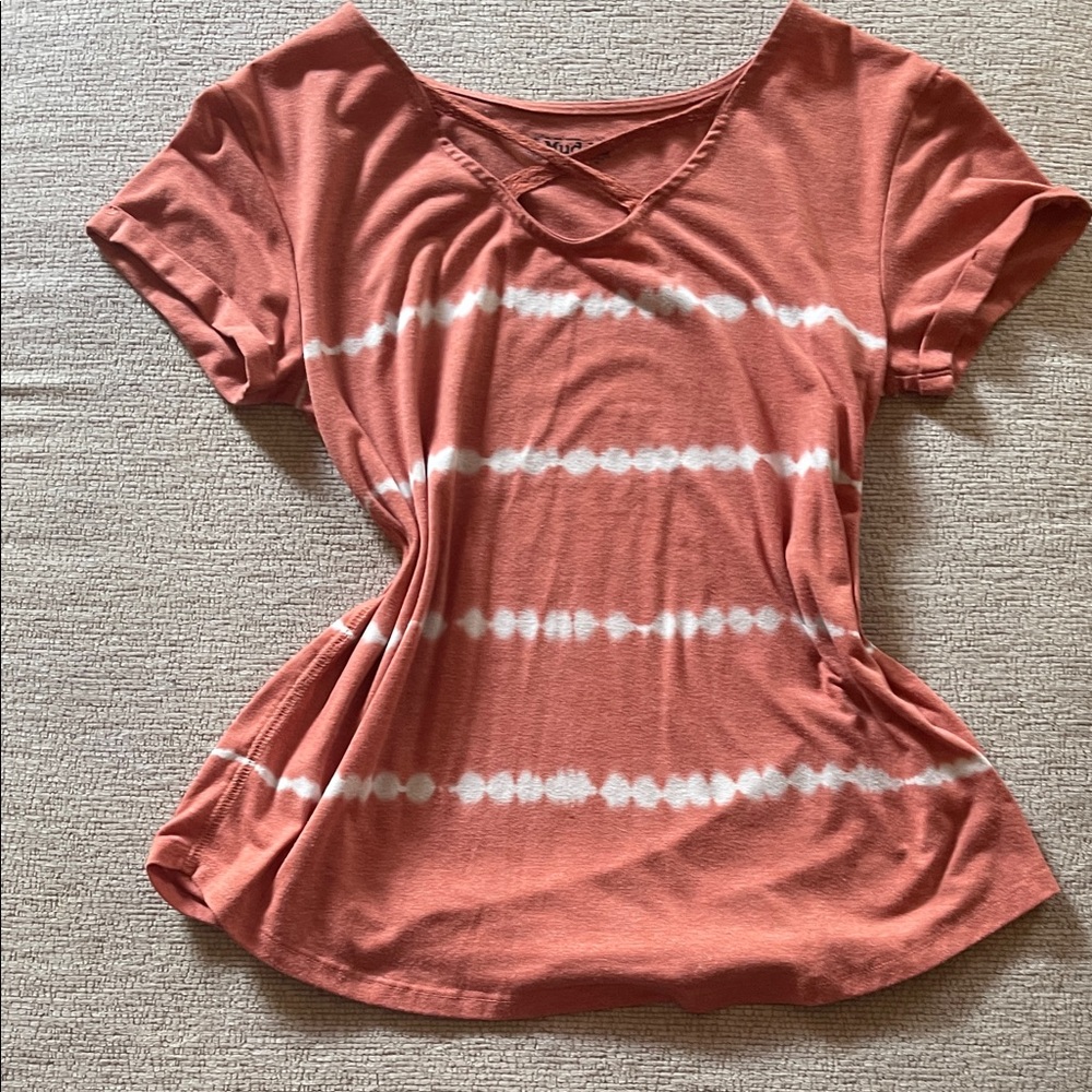 Y2K Mudd Rust Tie-Dye Short Sleeve V-Neck Top with Crisscross Detail